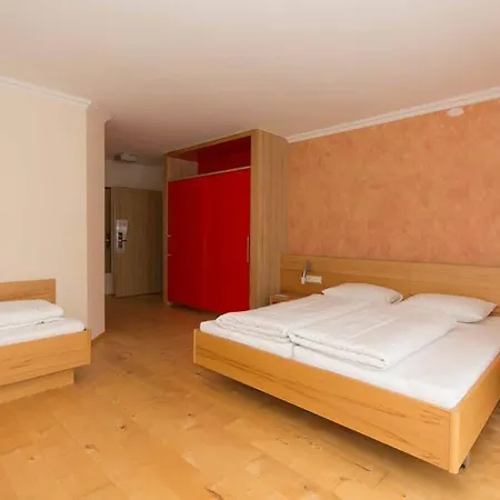 Auwirt Zentrum Отель 4*